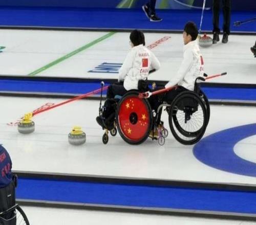 米兰冬残奥会中国轮椅冰壶队首战告捷快讯