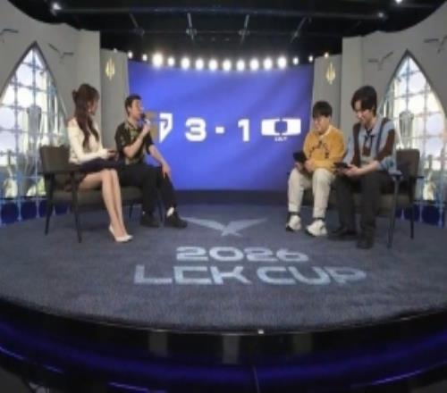 kiin在上路打得很艰难呢Ruler:我连自己都保不住先顾好自己吧