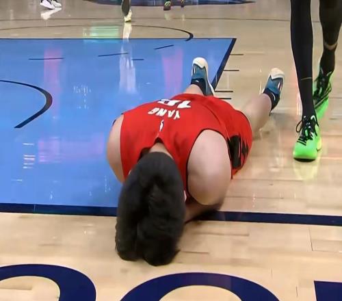 不看好为什么还要选开拓者媒体人怒批杨瀚森,不出3年被裁掉!