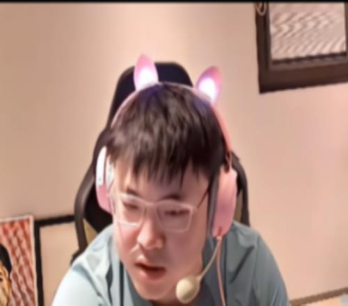 Uzi谈过年不让放烟花：没年味了！上海不让放网友：为什么迪斯尼让放