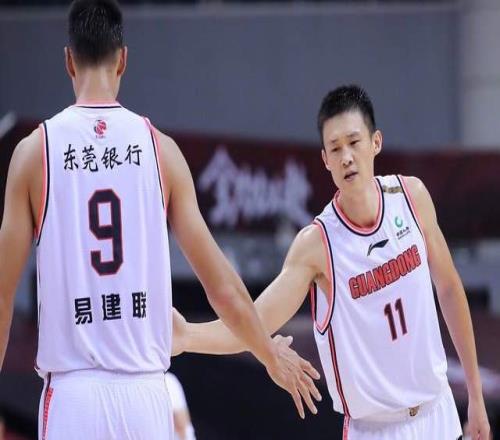 战友情!周鹏直播谈起易建联:大哥永远是大哥,私下都有沟通联系