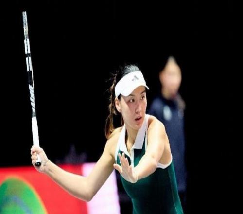 世界网球洲际对抗赛深圳开幕，斯瓦泰克领衔欧洲队拔得头筹