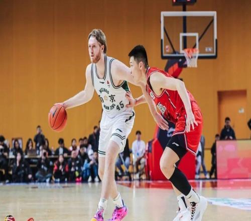 戰(zhàn)報加時鏖戰(zhàn)南京天之藍客場憾負廣州朗肽海本