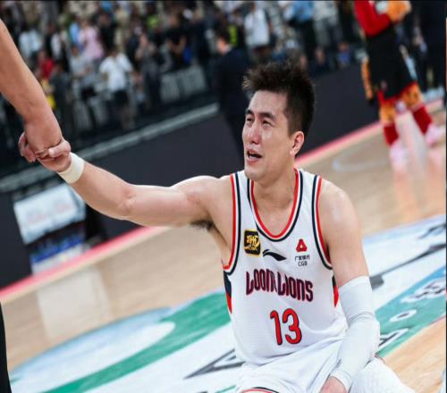 缺席廣州NBA季前賽！郭艾倫稱專心康復卻跑去踢球，球迷：退役吧