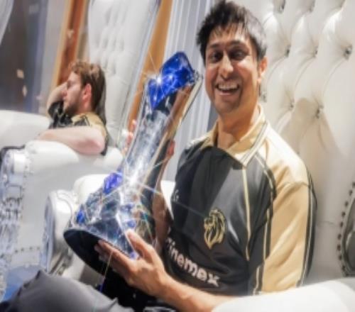 Dhokla分享舉杯照片：你總是記得第一次，我想第二次應該也是如此