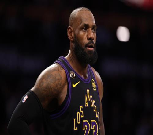 名記不懂球同意球迷說(shuō)詹姆斯換巴特勒不錯(cuò)！跟庫(kù)里還能爭(zhēng)冠！