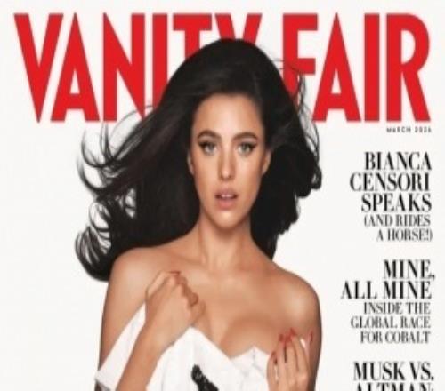 《死亡搁浅》玛玛演员晒脱衣写真全身仅裹一条印有标语的浴巾