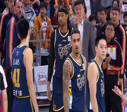 裁掉奎因廣東隊慘遭浙江男籃絕殺，杜鋒被迫重建外援陣容！