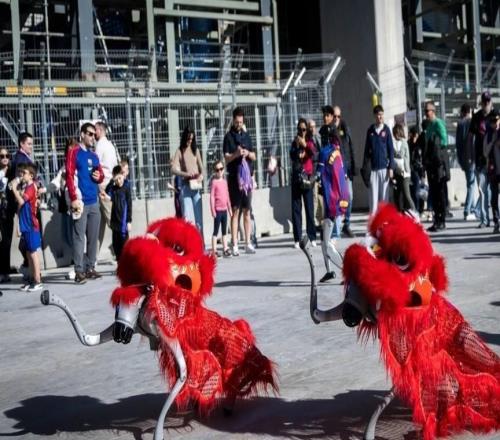 中国机器人诺坎普舞狮惊艳全场巴萨马年庆典引爆科技文化热潮