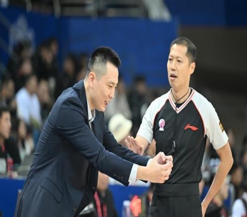 难敌卫冕冠军,CBA开局不顺,满怀雄心的上海男篮暴露短板