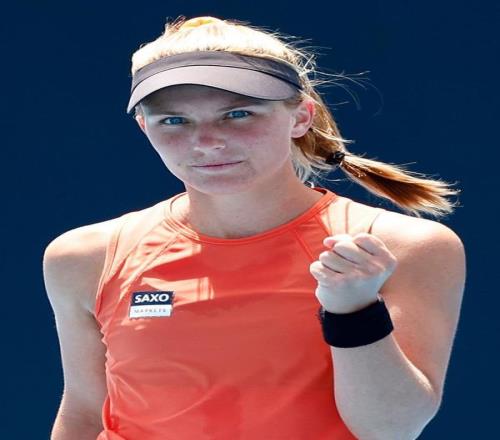 甫一订婚便双双突围，他们把澳网变成爱情的见证场