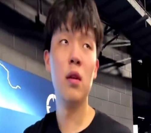 杨瀚森好样的,接受NBA采访大秀英文口语,自信大方回击黑粉质疑