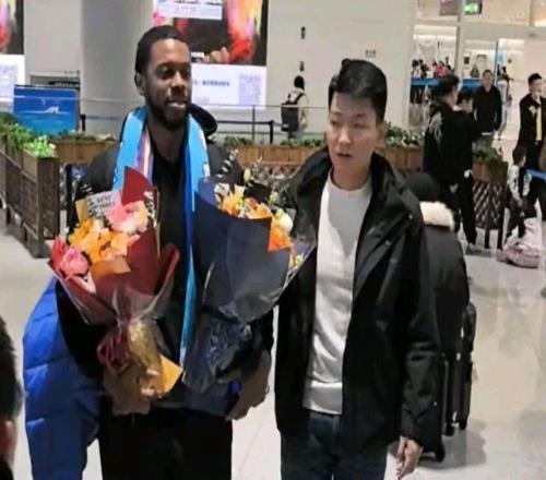 篮三名球员被租借,新疆裁掉新外援,李根重返中国篮坛!