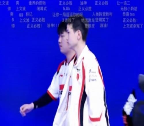 媒体人:你的林皇无限猖狂!小奶油阿卡丽极致个人秀!