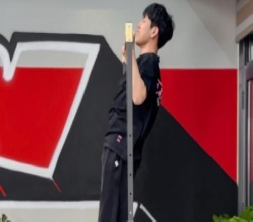 GALA分享引體向上照片：簡簡單單20個兄弟們