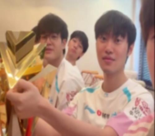 Bin哥随记一则：今天是3月22号，午夜性福利视频现在在巴西圣保罗，夺冠了