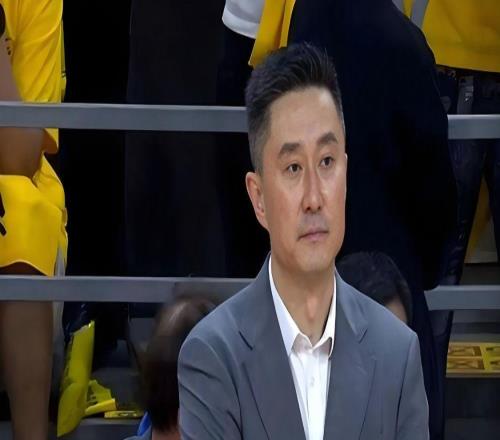 杜鋒表?yè)P(yáng)北京隊(duì)1人：打得非常好，為北京隊(duì)做出了很大貢獻(xiàn)