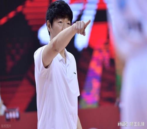 季军到手,邱彪却笑不出来,山东男篮终于等来“敢骂人的教练”