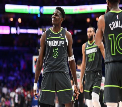 空手套白狼!几乎没有代价,喜获三位优质球员,这才是顶级管理层