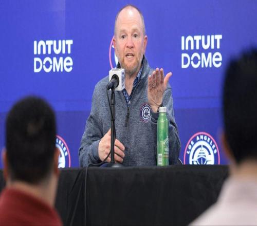 快船18戰(zhàn)15勝最大受益人總裁弗蘭克續(xù)約4年：是他決定送走保羅