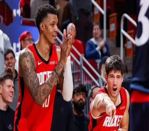 火箭又伤1将，5+10主力中锋被搀扶离场史密斯32分重挑锋线大梁