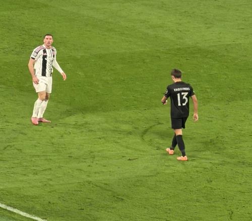 曼联预计冬窗大概率买不到新援!卖一人成关键,尤文锋霸再次自荐