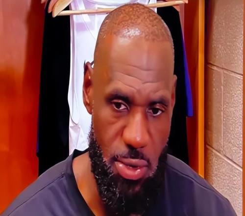 三次暴扣惊技四座!41岁詹皇复出全胜赛后称浑身酸痛雷迪克点赞