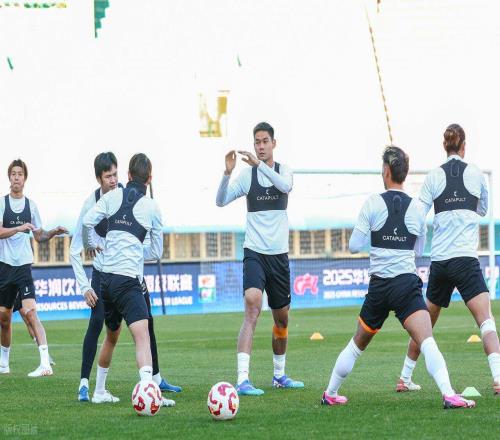 2026中超第一黑马浮出水面!预算已将近3亿,被视为冲冠热门