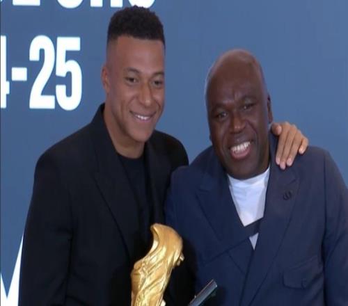 姆巴佩:获得欧洲金靴要感谢球队和队友,希望明年继续获奖