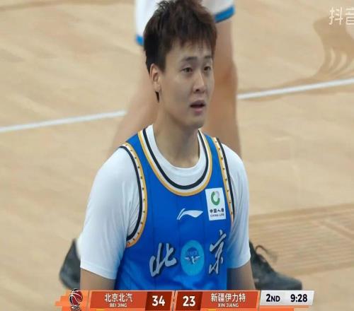 这才是CBA顶级后卫!22分钟砍29+8正负值+37他要进国家队就好了