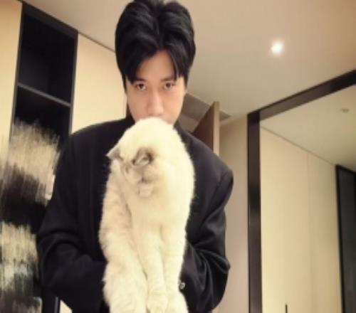 Xinyi分享生活照片：好久不見！