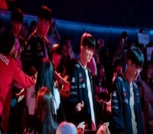 T1连续两年以四号种子晋级S赛，去年拿到二连冠，今年冲击三连冠