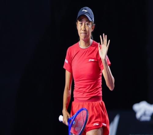 再胜纳瓦罗挺进巡回赛八强，意外“失误”开启张帅的神奇之旅