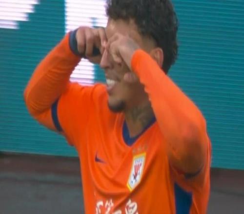 京鲁德比传射建功,克雷桑当选中超官方第二轮最佳球员