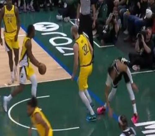 字母哥落地时膝盖受伤退场:我要先回家休息,看明天感觉如何