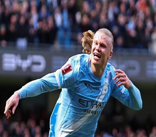 哈兰德曼城生涯9次面临利物浦打进7球，，，且最近3场打进5球