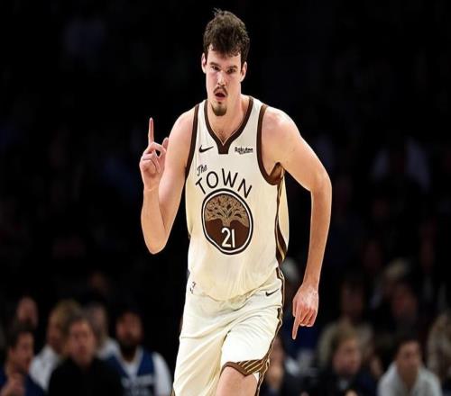 手感還是差了一些！勇士內線新星在進攻端的作用明顯下降了