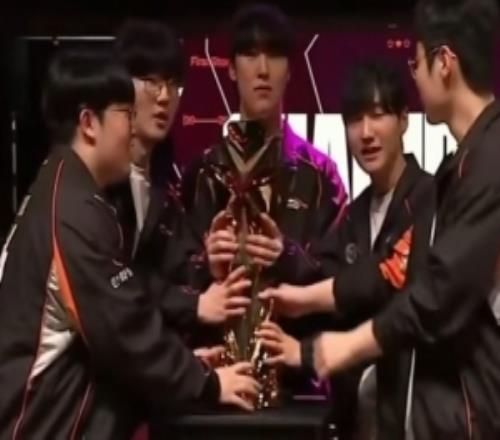 HLE：那我成了今年先锋赛冠军将直通MSI而去年冠军HLE无缘