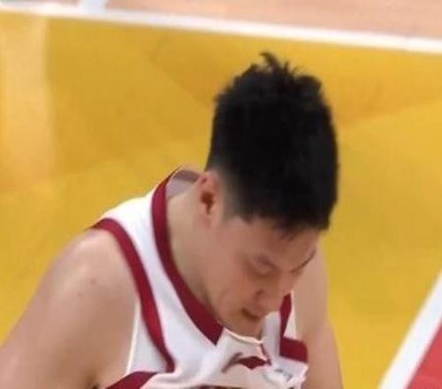 媒体人:张宁的动作放在FIBA体系下考量是灾难多练球技少练连招吧