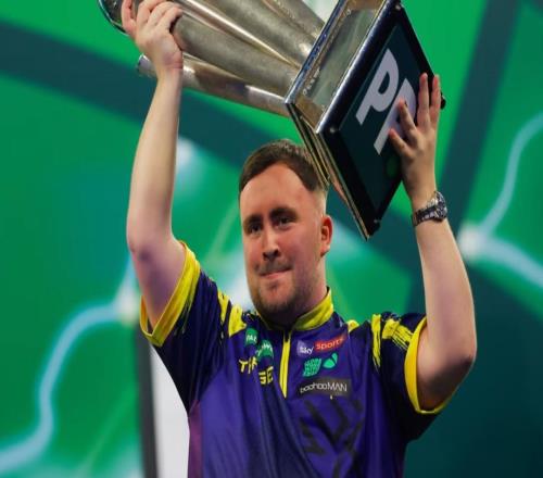 18歲的他衛(wèi)冕成功奪冠獎(jiǎng)金100萬英鎊