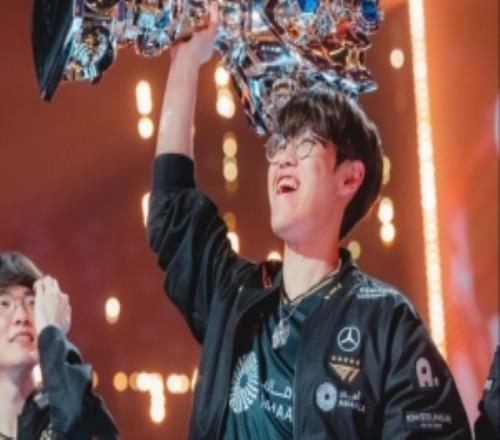 LOL官推:ONERTWORTHREER