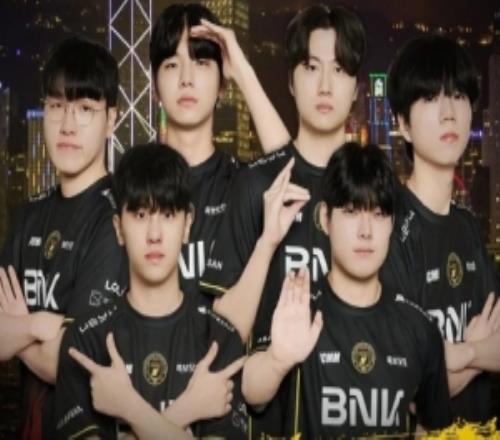 BFX發(fā)布賽后勝利海報(bào)：建隊(duì)以來首次踏上海外舞臺(tái)，前往香港