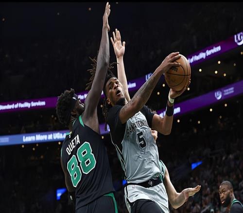 又上頭了！后場(chǎng)新星要是在最后時(shí)刻留在場(chǎng)上，馬刺估計(jì)要輸球了