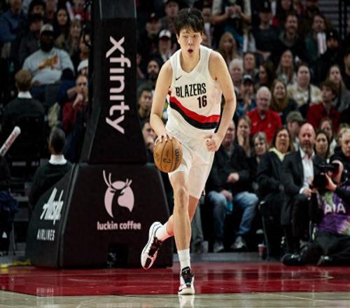 胳膊血痕+同款攤手,一點點約味十足的楊瀚森,終究還是上道了