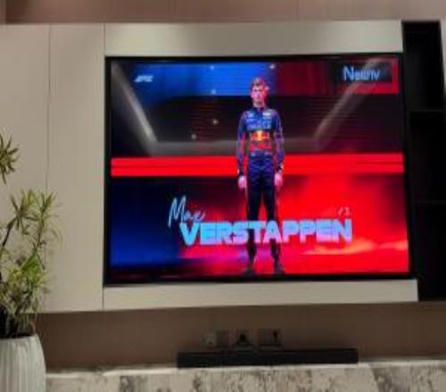 汽车人!F1收官战阿布扎比大奖赛开赛在即米勒晒出维斯塔潘附文:dududu