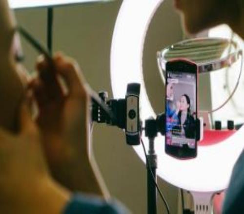 官方发布加强网络直播打赏规范管理通知：网络直播打赏不得向8岁以下儿童开放！