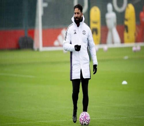 阿莫林回应对手主帅带队踢442能赢得更多胜利的言论