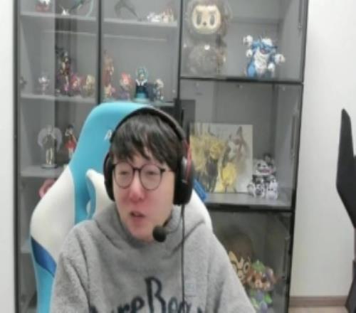 MLXG感慨生活：16歲從家里出去打英雄聯(lián)盟，一晃15年過去了