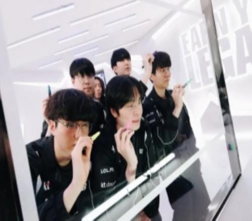 哪一张你最钟意LCK摄影师分享LCK摄影展部分展出照片