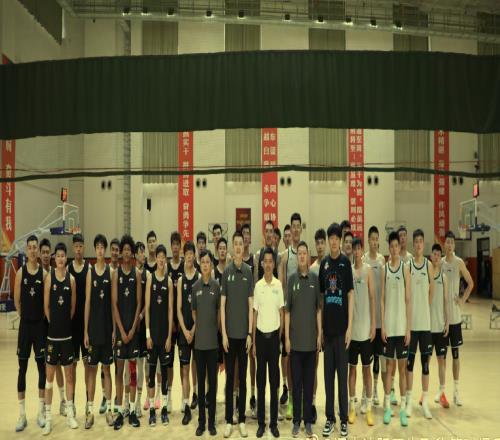 恭喜遼籃8179險(xiǎn)勝山東開門紅！二小將引人注目，彭泓森爭(zhēng)議很大